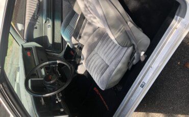 Chevrolet-Monte-carlo-1985-White-Gray-11