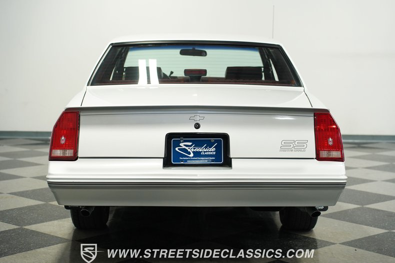 Chevrolet-Monte-carlo-1987-Gray-Red-4