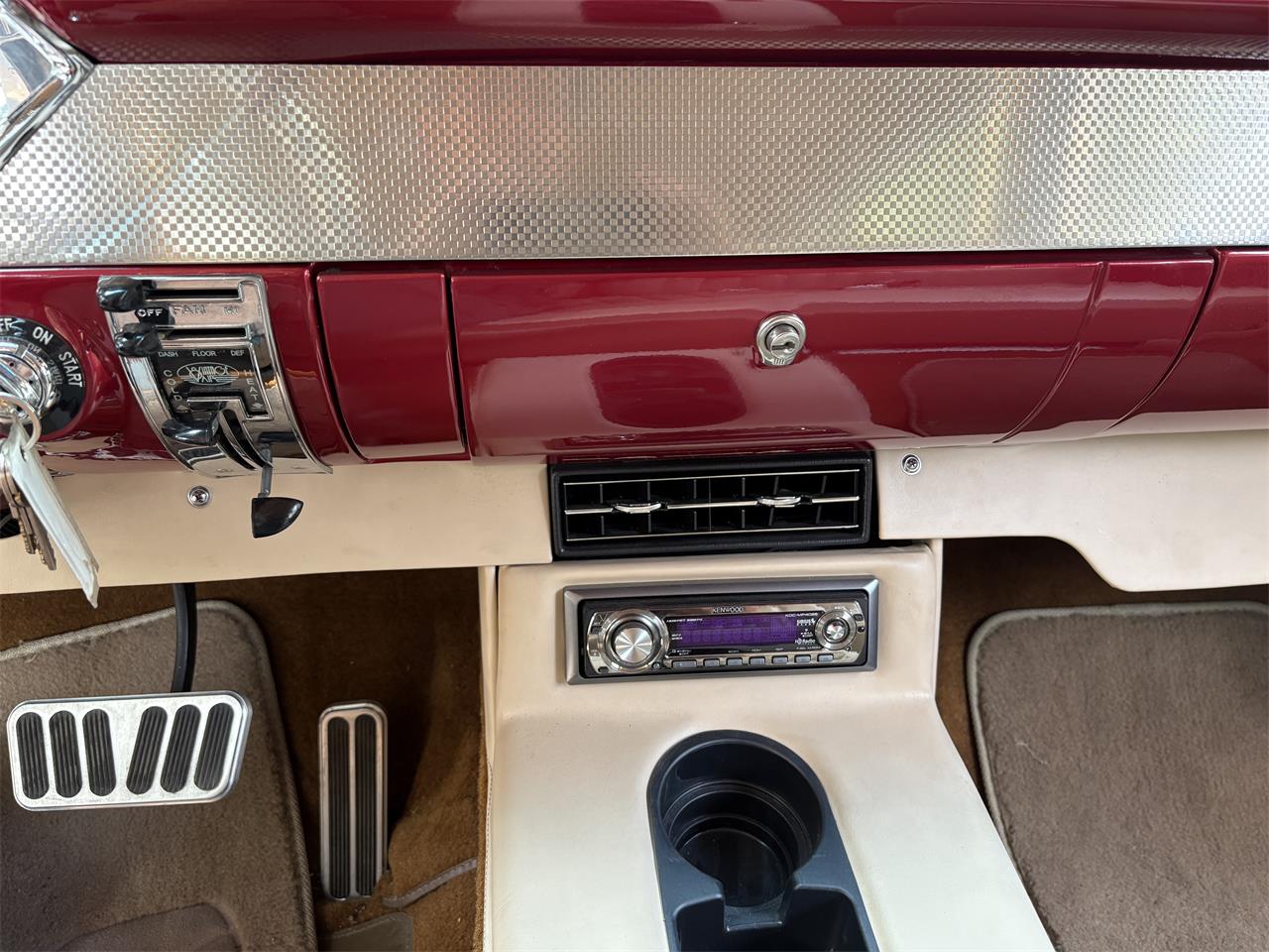 Chevrolet-Nomad-1955-Red-Tan-29