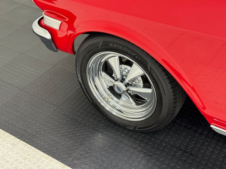 Chevrolet-Nova-1963-Bright-Red-Black-17