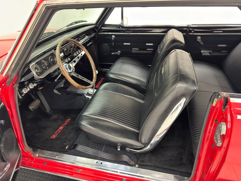 Chevrolet-Nova-1963-Bright-Red-Black-38