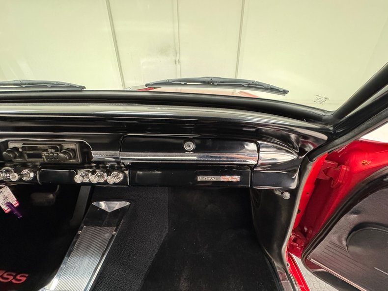 Chevrolet-Nova-1963-Bright-Red-Black-44