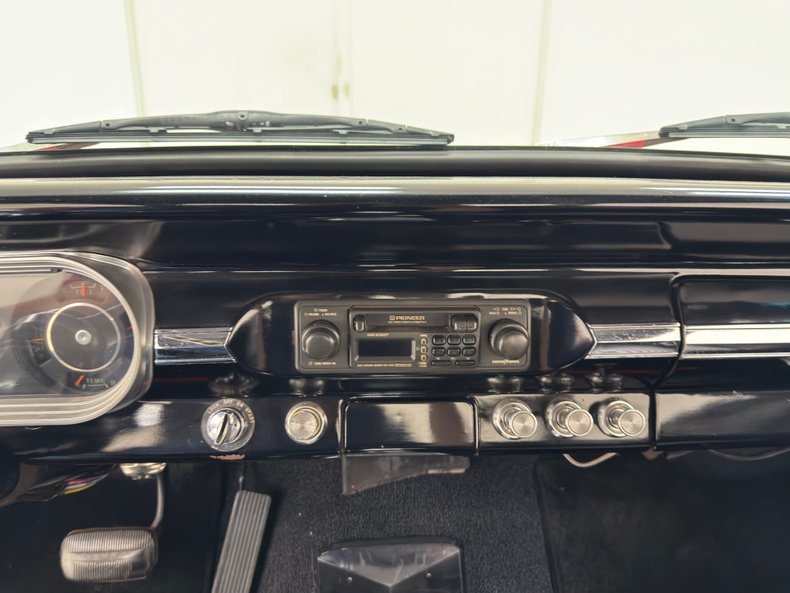 Chevrolet-Nova-1963-Bright-Red-Black-6