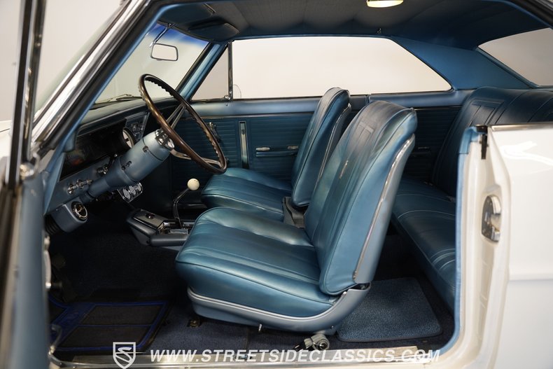 Chevrolet-Nova-1965-Ermine-White-Blue-2