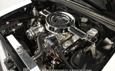 Chevrolet-Nova-1965-Ermine-White-Blue-33