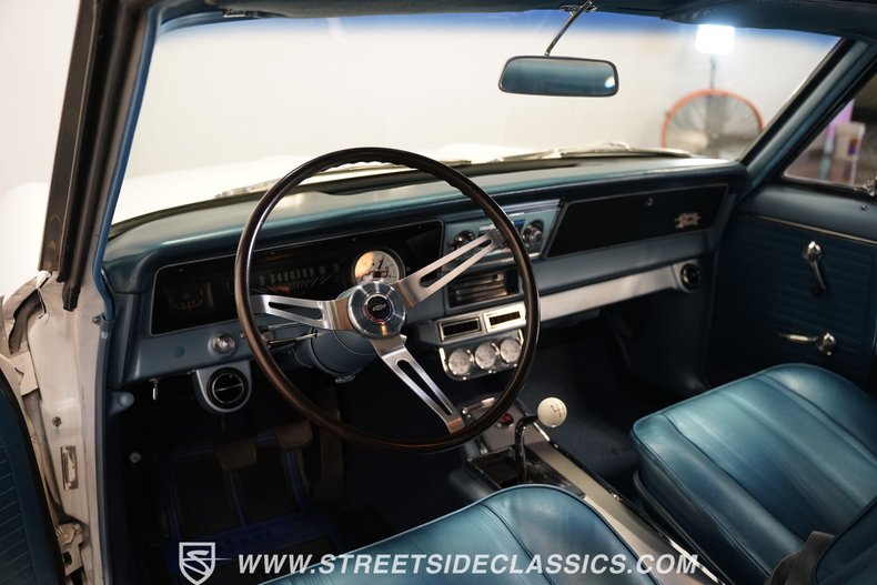 Chevrolet-Nova-1965-Ermine-White-Blue-37