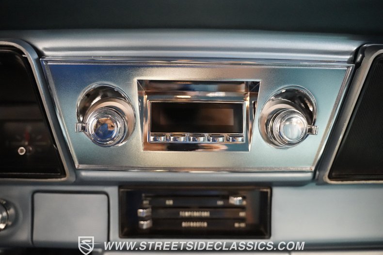 Chevrolet-Nova-1965-Ermine-White-Blue-43
