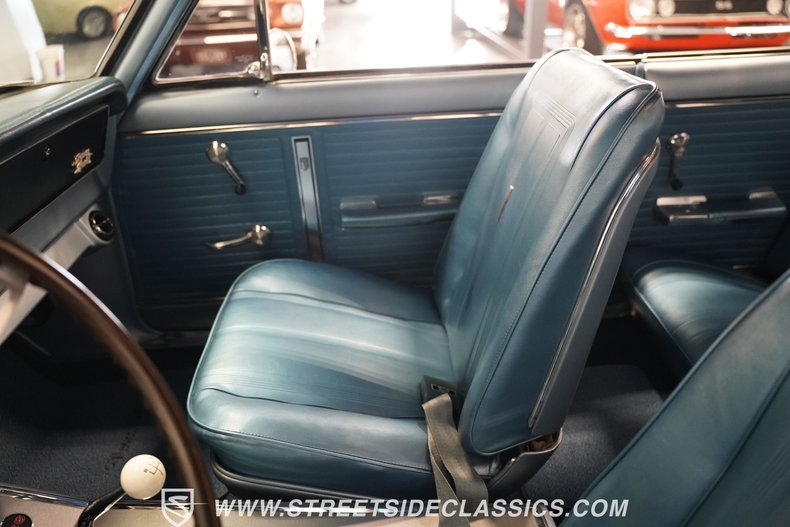 Chevrolet-Nova-1965-Ermine-White-Blue-45
