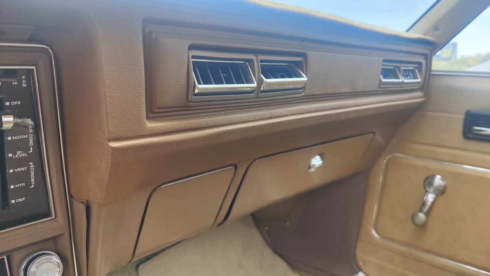 Chevrolet-Nova-1977-Coupe-16