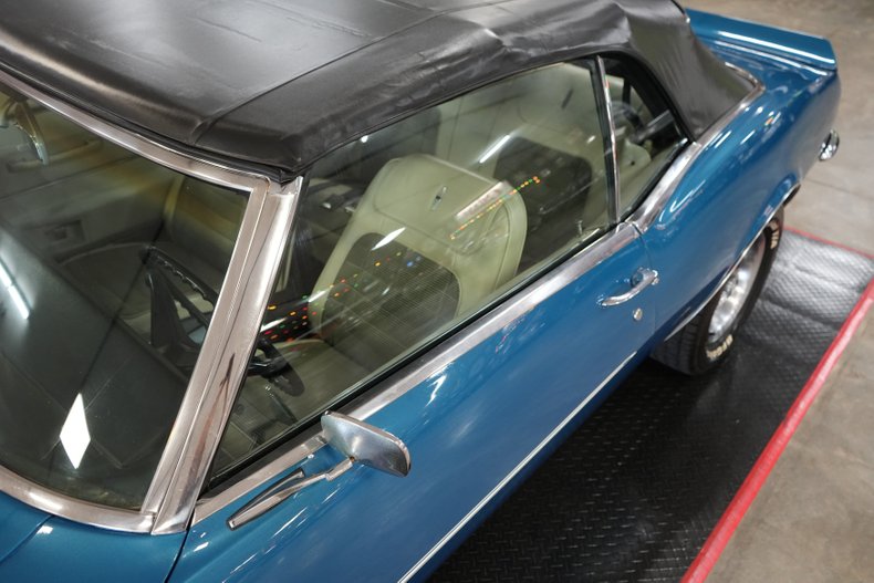 Chevrolet-Other-1968-Blue-Metallic-White-Houndstooth-42
