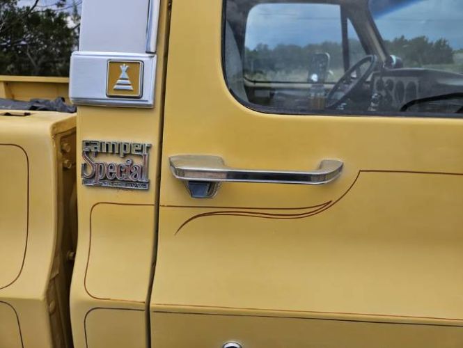 Chevrolet-Other-1982-Yellow-2