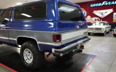 Chevrolet-Other-1989-Blue-Metallic-Gray-24
