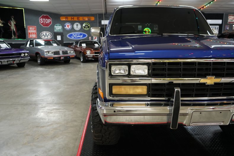 Chevrolet-Other-1989-Blue-Metallic-Gray-46