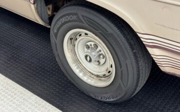 Chevrolet-Other-1993-Beige-Metallic-Tan-23