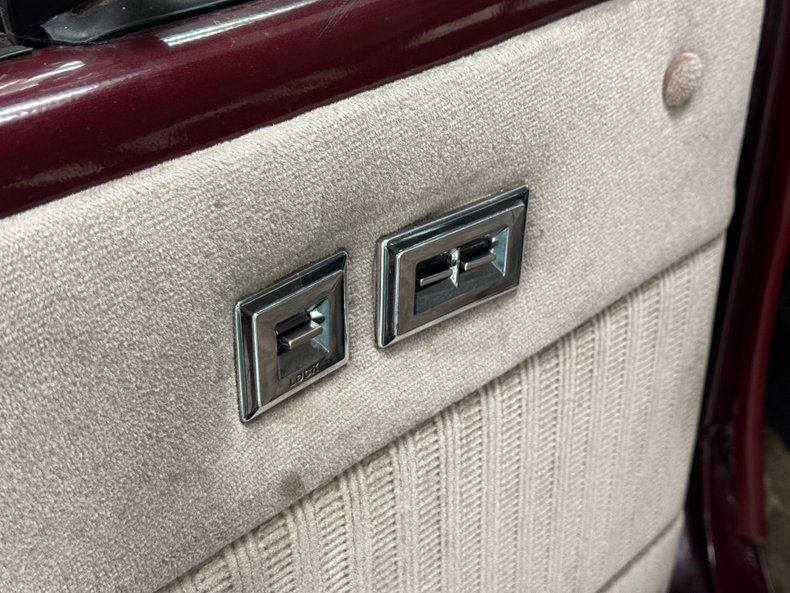 Chevrolet-Other-1993-Beige-Metallic-Tan-44