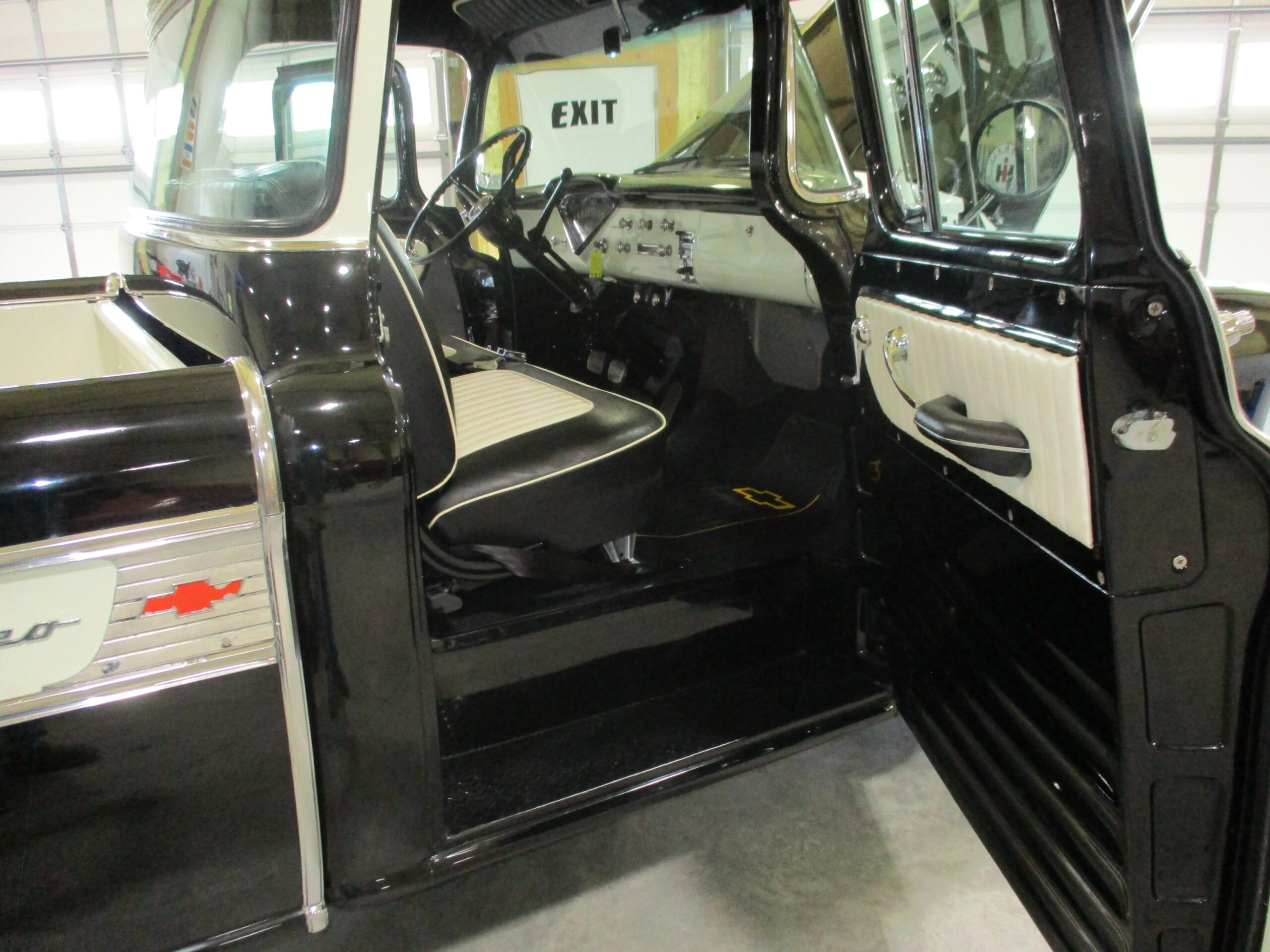 Chevrolet-Other-chevrolet-models-1957-Black-19