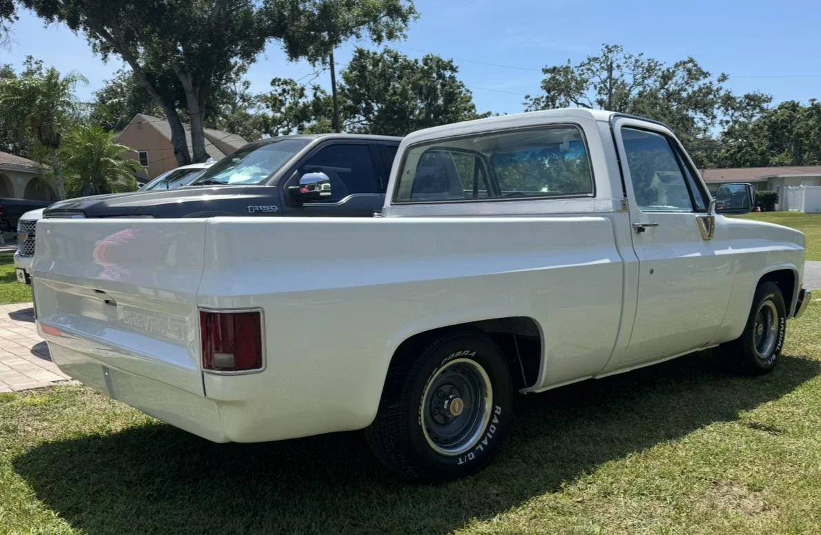 Chevrolet-Other-chevrolet-models-1982-White-Black-4