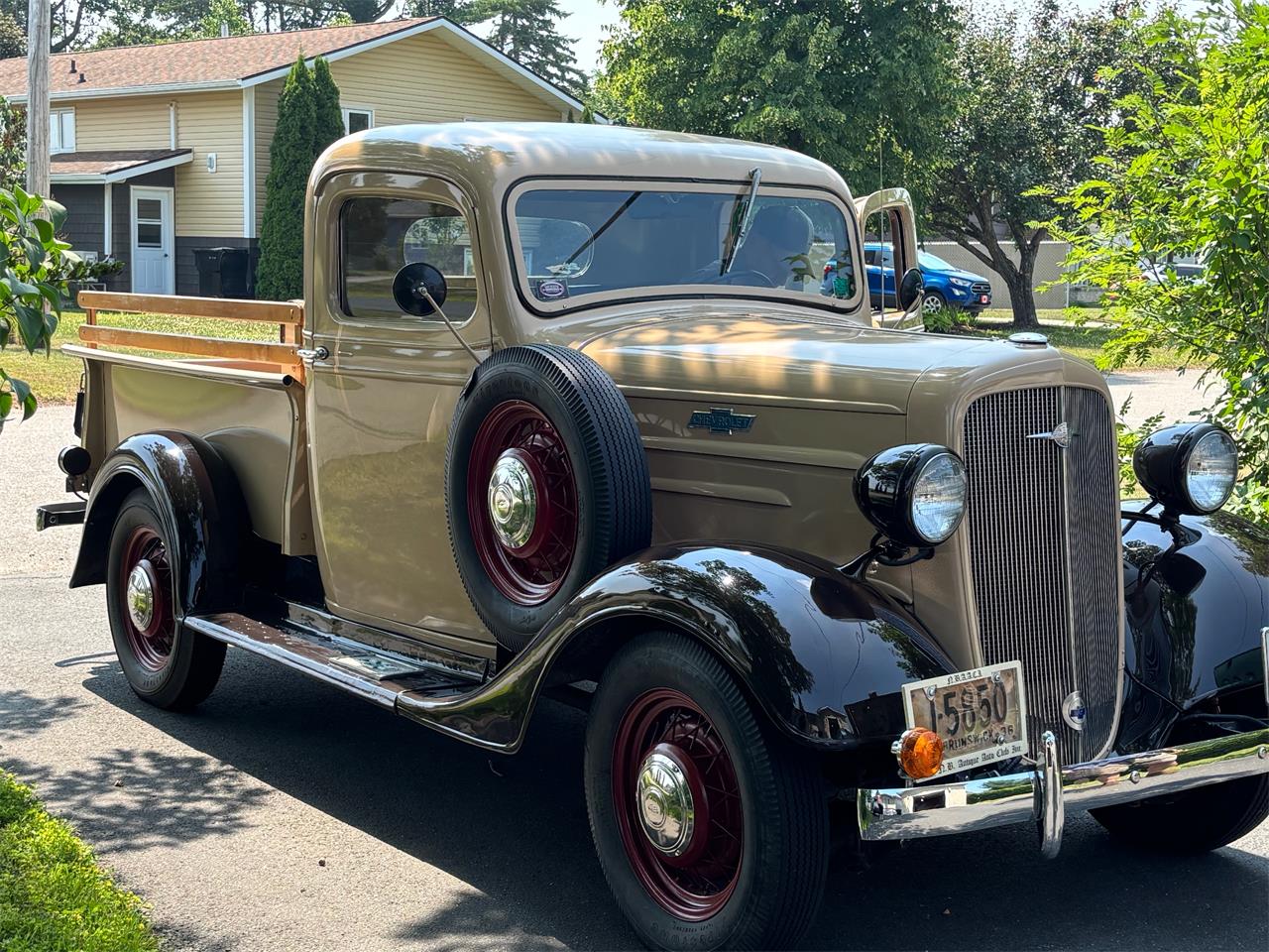 Chevrolet-Pickup-1936-Beige-and-brown-beige-1
