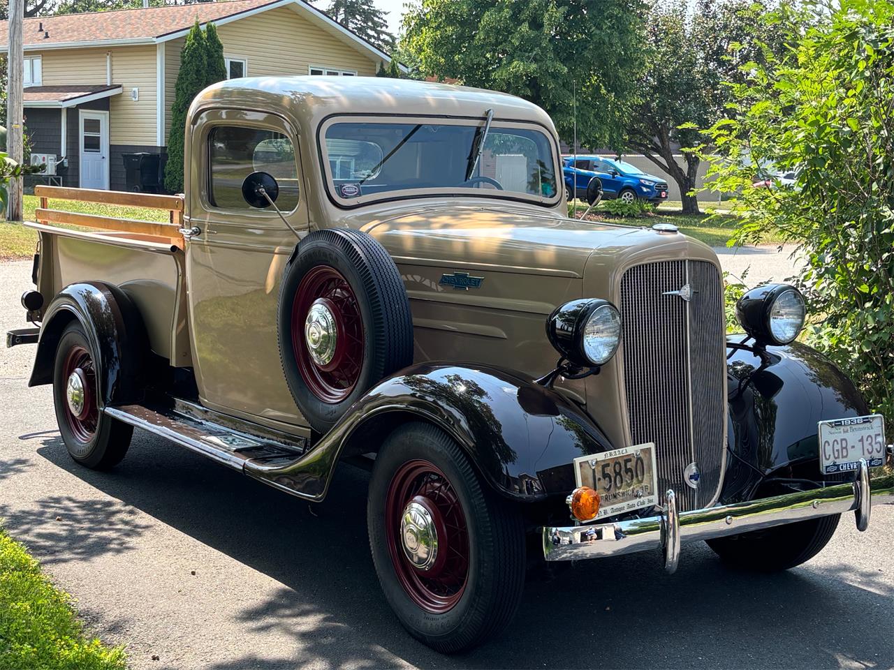 Chevrolet-Pickup-1936-Beige-and-brown-beige-5