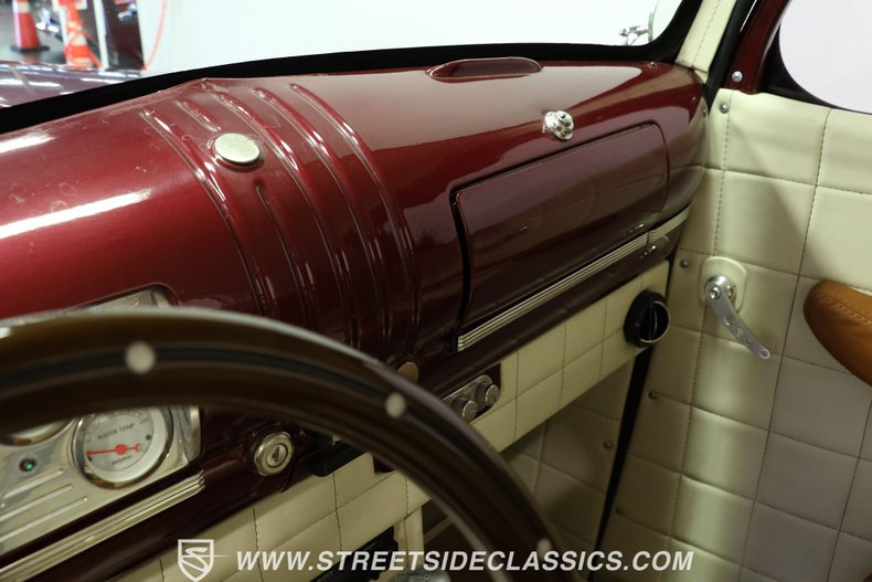 Chevrolet-Pickup-1946-Burgundy-Maroon-BronzeCream-13