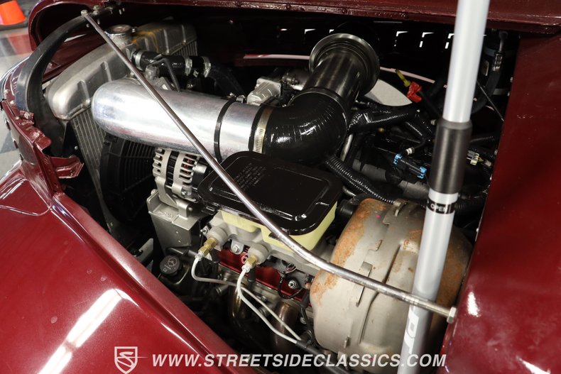 Chevrolet-Pickup-1946-Burgundy-Maroon-BronzeCream-34