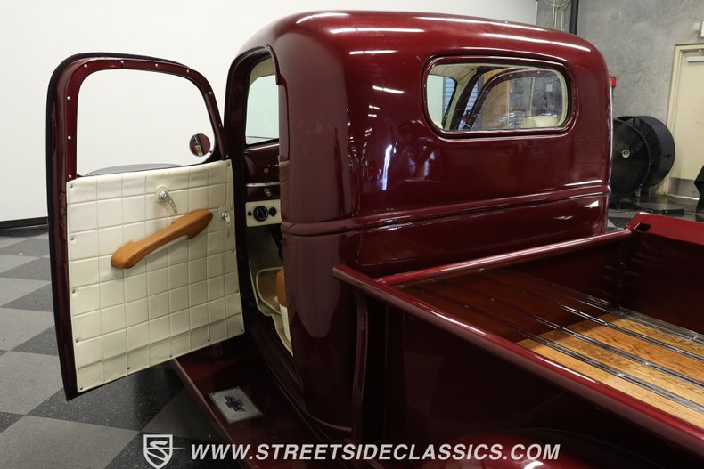 Chevrolet-Pickup-1946-Burgundy-Maroon-BronzeCream-36