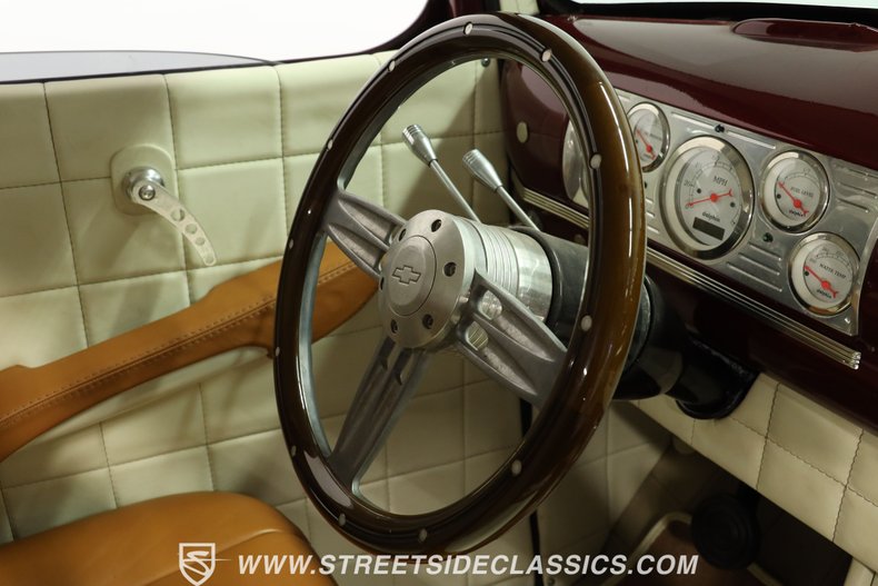 Chevrolet-Pickup-1946-Burgundy-Maroon-BronzeCream-44
