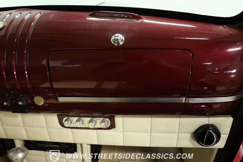 Chevrolet-Pickup-1946-Burgundy-Maroon-BronzeCream-45