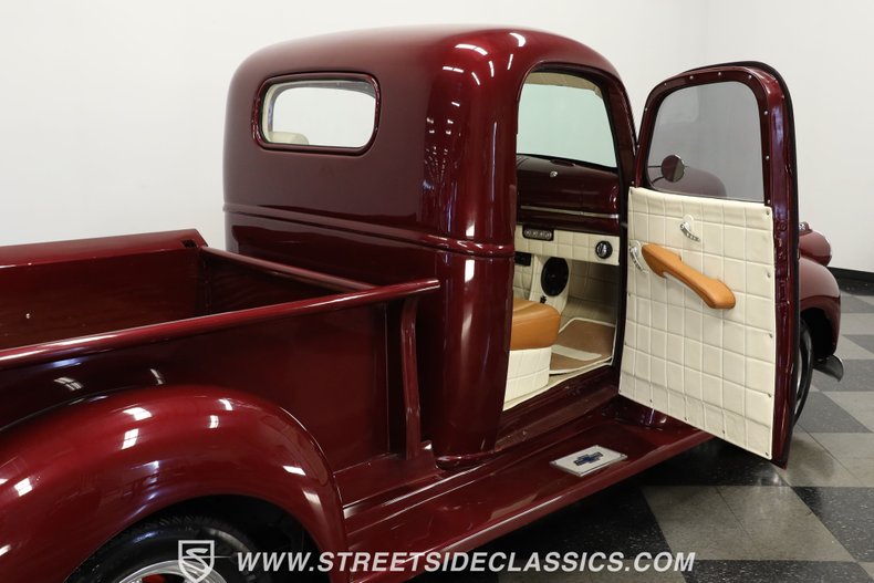 Chevrolet-Pickup-1946-Burgundy-Maroon-BronzeCream-46
