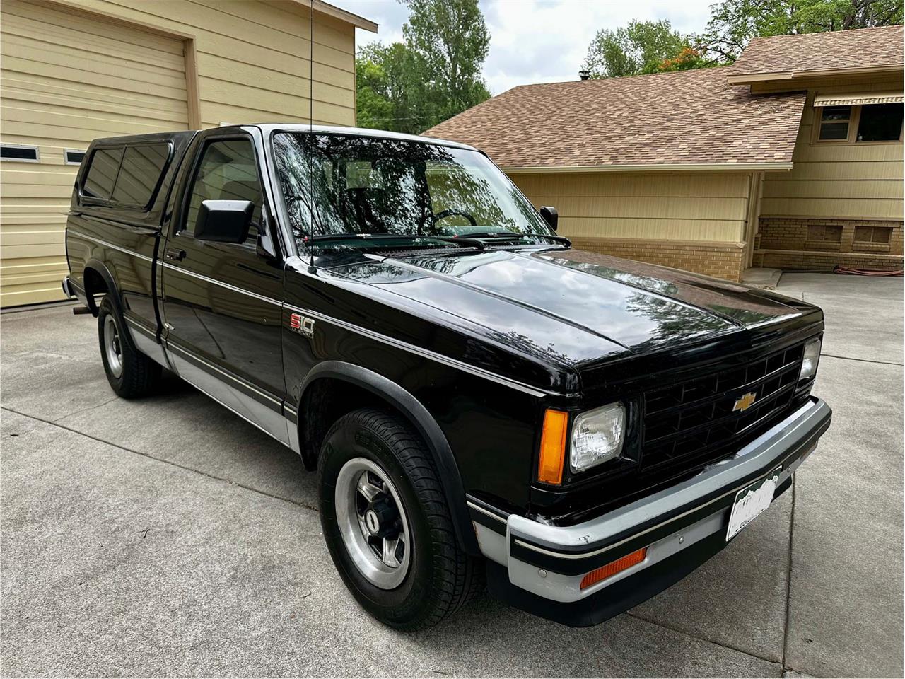 Chevrolet-S10-1987-Black-Black-20