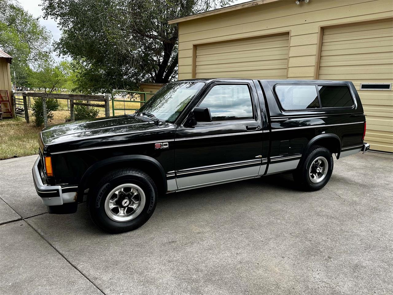 Chevrolet-S10-1987-Black-Black-21