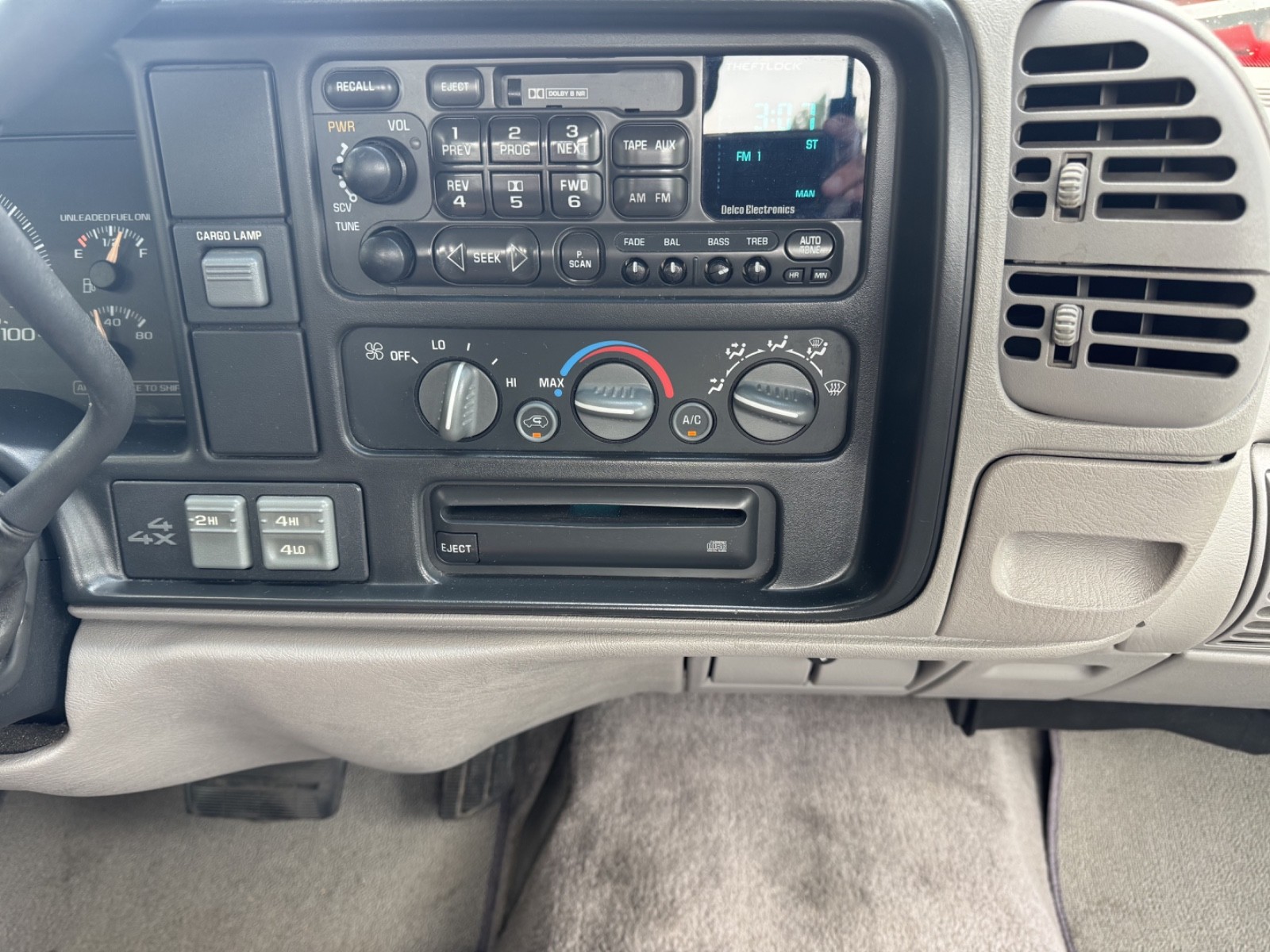 Chevrolet-Silverado-1500-1996-Standard-Cab-Pickup-31