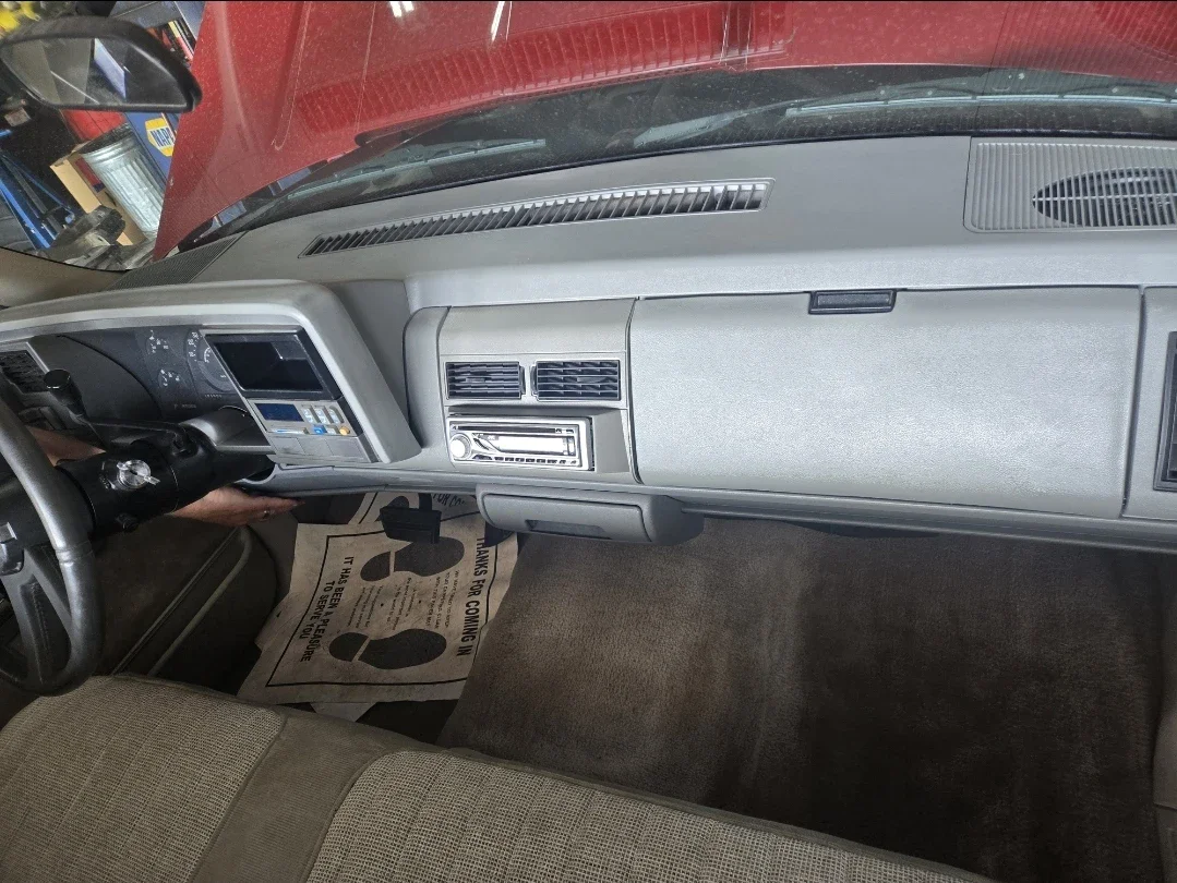 Chevrolet-Silverado-1500-2wd-regular-cab-1991-Red-Tan-10