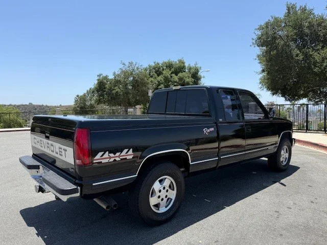 Chevrolet-Silverado-1500-4x4-extended-cab-1990-Black-Beige-4