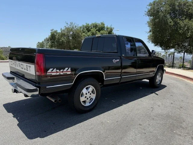 Chevrolet-Silverado-1500-4x4-extended-cab-1990-Black-Beige-5