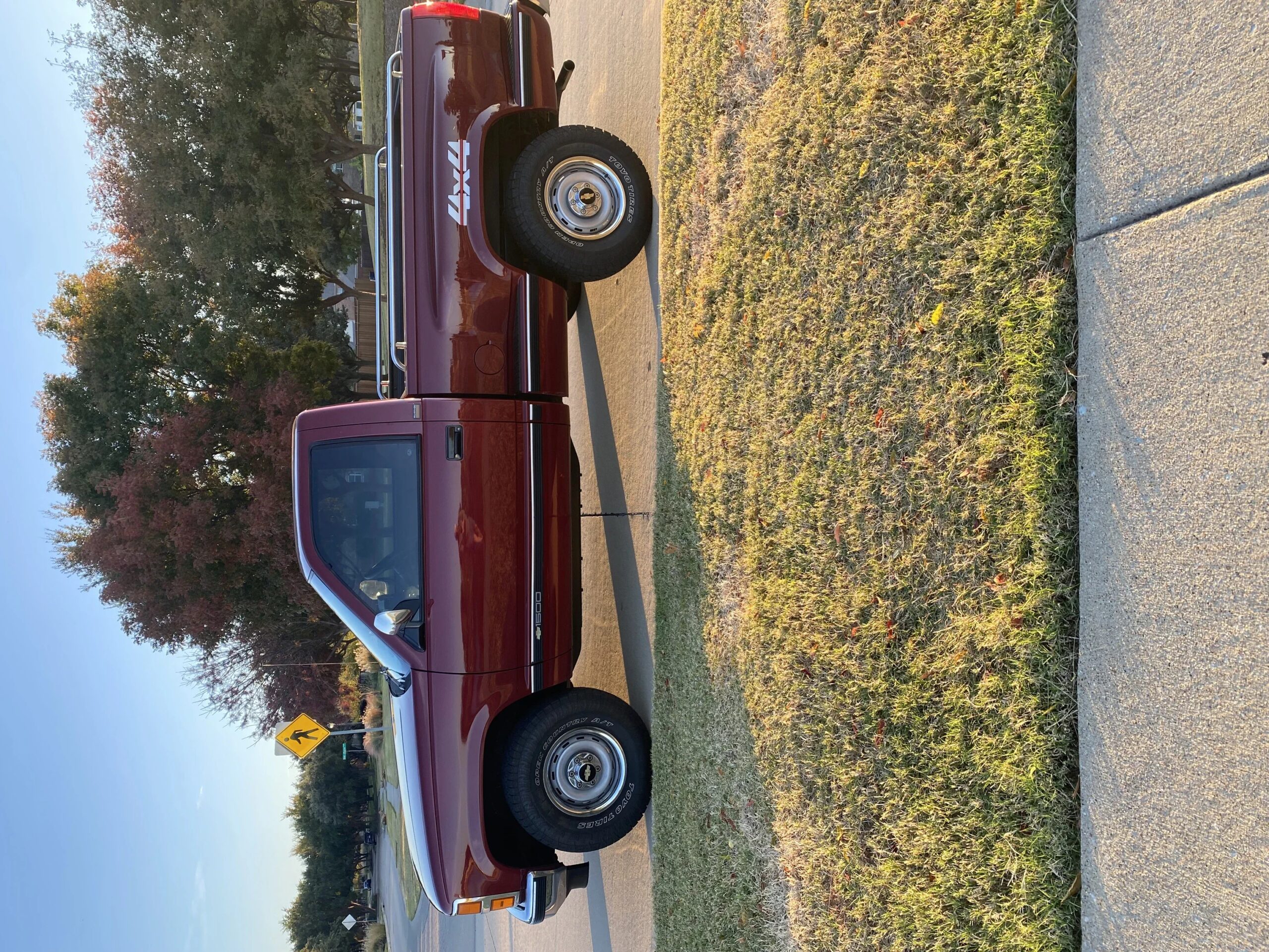 Chevrolet-Silverado-1500-4x4-regular-cab-1989-Red-Red