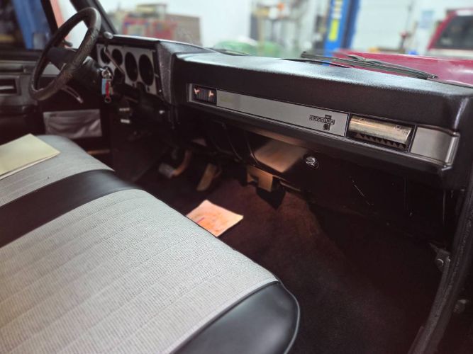 Chevrolet-Silverado-1983-Black-10