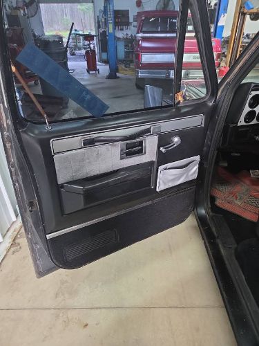 Chevrolet-Silverado-1983-Black-17