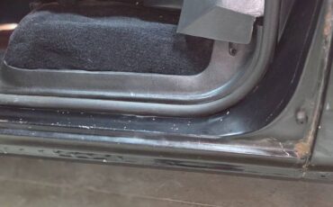 Chevrolet-Silverado-1983-Black-2