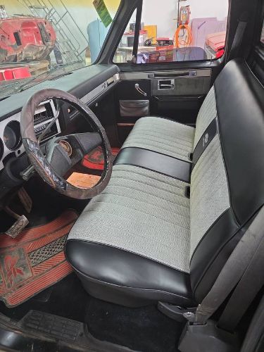 Chevrolet-Silverado-1983-Black-3
