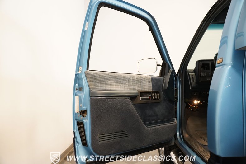 Chevrolet-Silverado-1994-Light-Montana-Blue-M-Dark-Blue-42