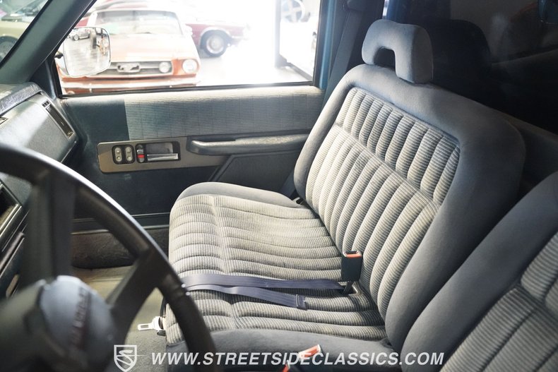 Chevrolet-Silverado-1994-Light-Montana-Blue-M-Dark-Blue-5