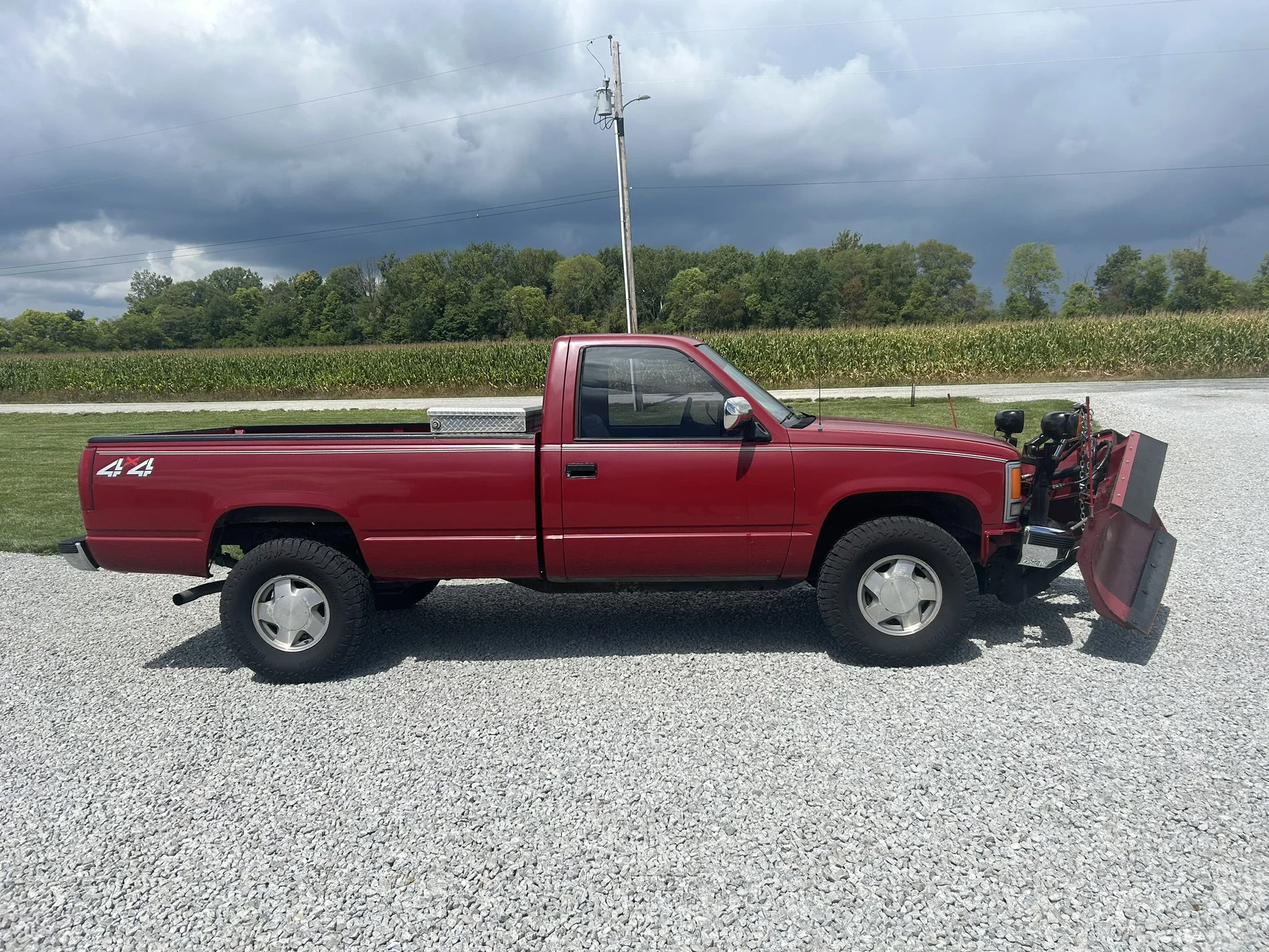 Chevrolet-Silverado-2500-4x4-regular-cab-1988-Red-Red