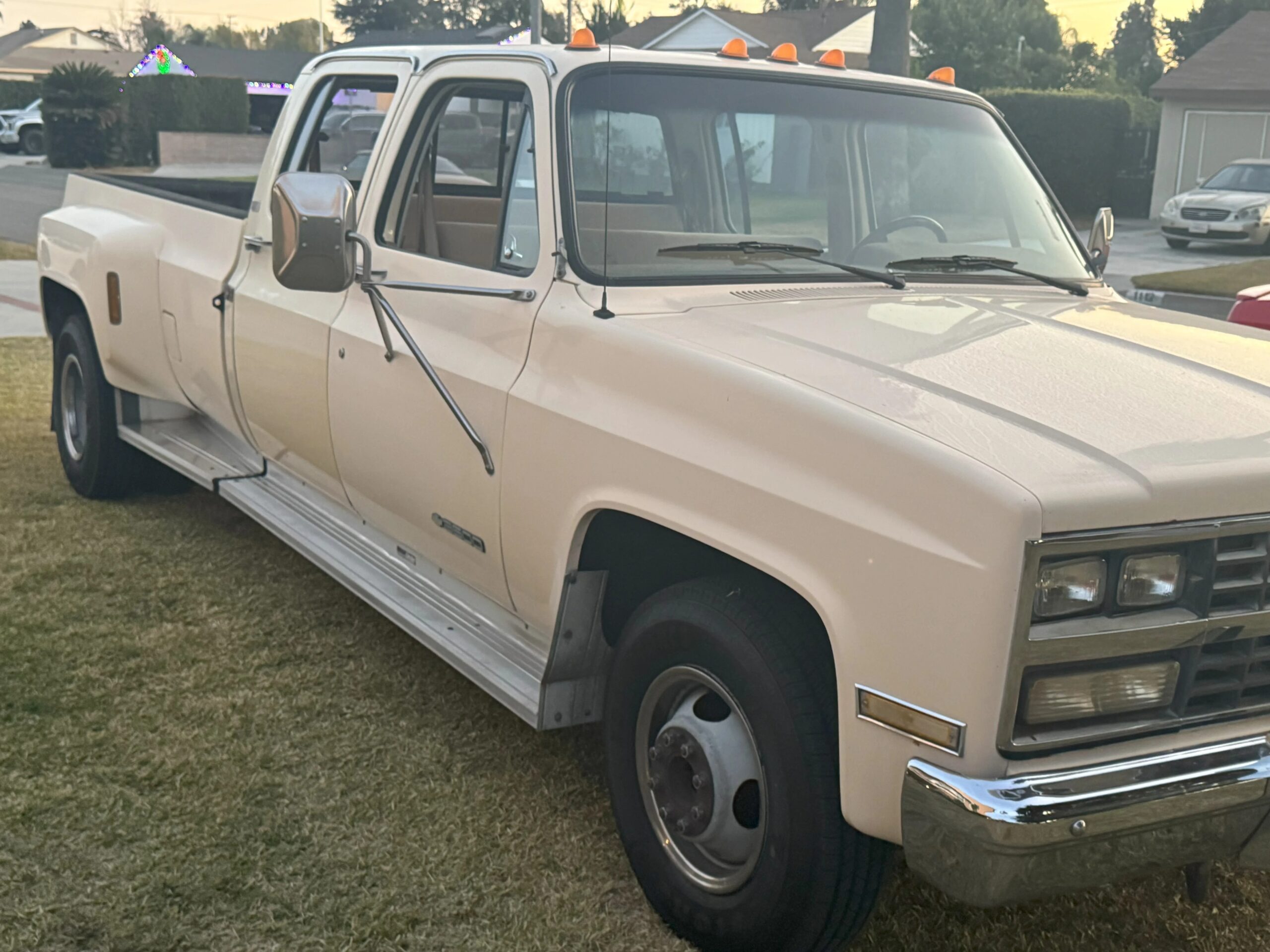 Chevrolet-Silverado-3500-2wd-crew-cab-1989-Tan-Tan-12