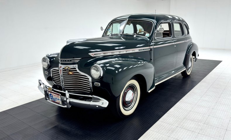 Chevrolet-Special-deluxe-1941-Ridge-Green-Metallic-Tan-10