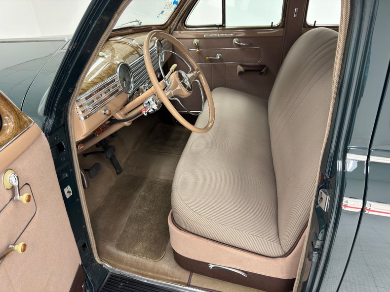 Chevrolet-Special-deluxe-1941-Ridge-Green-Metallic-Tan-4