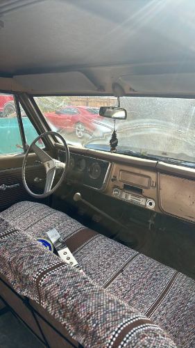 Chevrolet-Suburban-1969-1