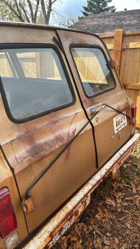 Chevrolet-Suburban-1969-2
