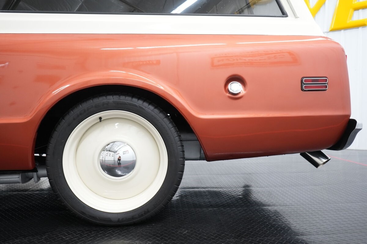 Chevrolet-Suburban-1969-33