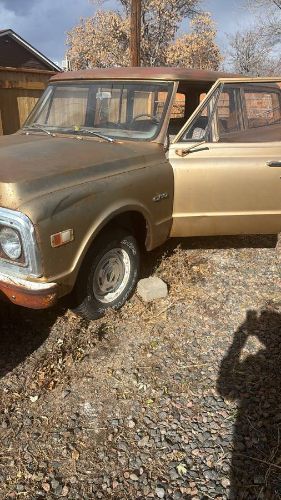 Chevrolet-Suburban-1969-6